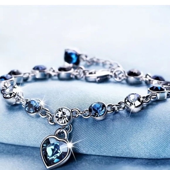 Jewelry - Stunning Heart Of Ocean Rhinestone Braclet